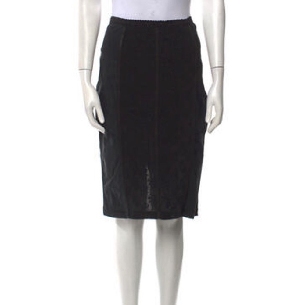 •   D&G Skirt
•   Black
•   Zip Closure